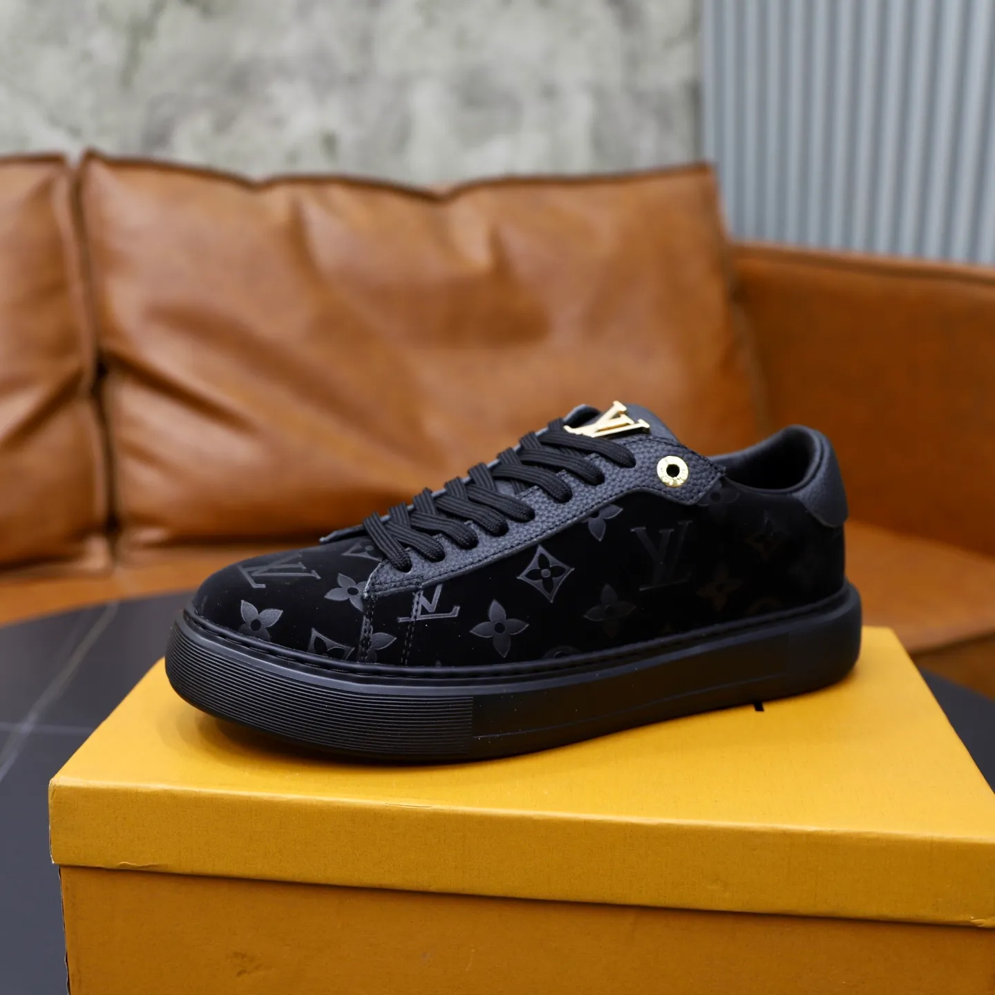 Ex-factory price: 440💰🙅‍♂️🙅‍♂️🙅‍♂️ Brand: LV Louis Vuitton Standard code: 38-44 (45 customized) Grade: Same as the official website Material: Original material splicing Comfortable and breathable lining Lightweight and wear-resistant sports outsole Style category: Men's fashion casual shoes Running sneakers Distinguished luxury brand elements Top luxury Color: actual picture color